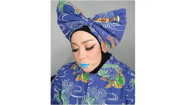 7 Inspirasi Hijab Tak Biasa Ala Melly Goeslaw, Tertarik Untuk Mencoba?