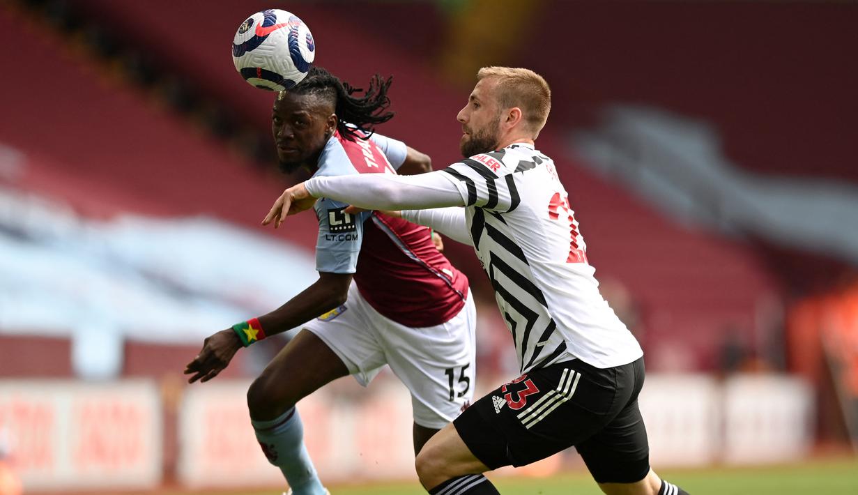 Luke Shaw - Permainan bek asal Inggris ini tak setangguh musim lalu. Performa Shaw musim ini juga terlihat angin-anginan. Untuk mengantisipasi gempuran Manchester City sebaiknya Ole memasang Alex Telles yang mempunyai kecepatan dan daya jelajah lebih baik saat ini. (AFP/Shaun Botterill/Pool)