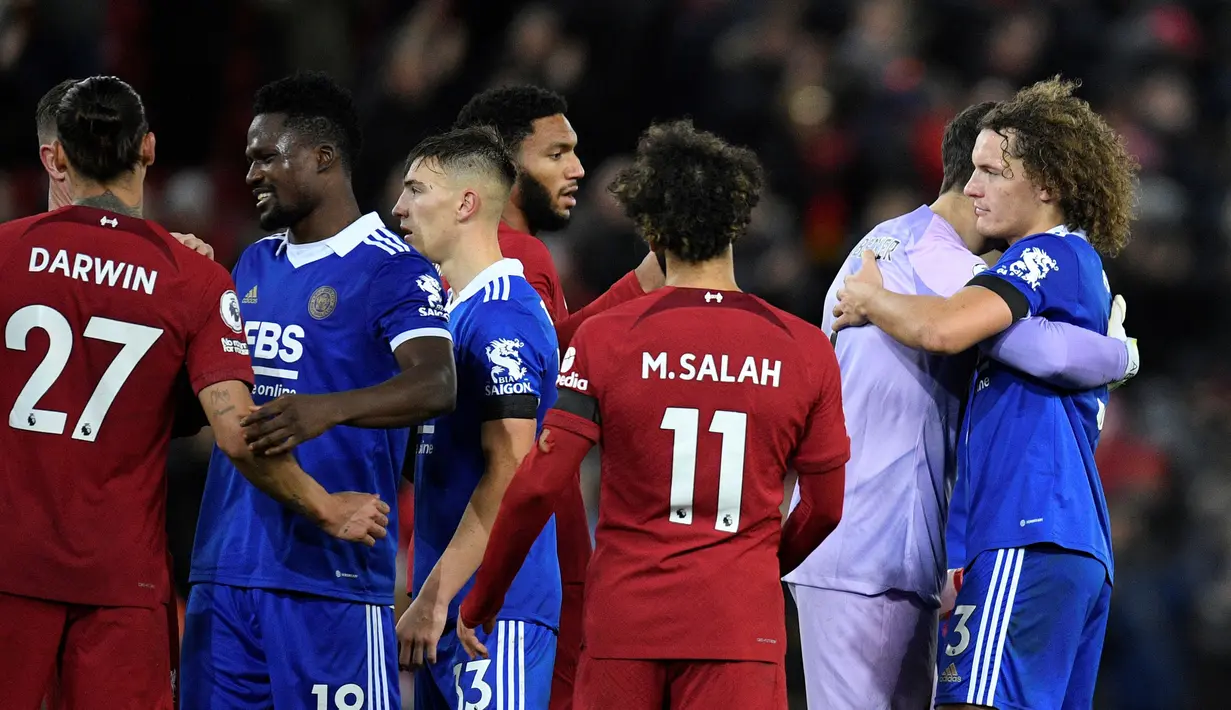 Dua gol bunuh diri dari Wout Faes benar-benar menjadi kado keberuntungan Liverpool menjelang pergantian tahun 2022. The Reds kini bertengger di posisi ke-6 klasemen Liga Inggris 2022/2023 dengan raihan 28 poin. (AFP/Oli Scarff)