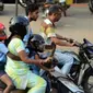 Berikut adalah beberapa aturan mengenai membonceng anak-anak di sepeda motor di beberapa negara.