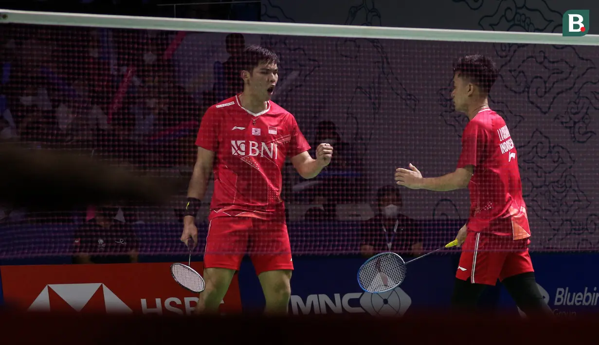 Di nomor ganda putra, Leo Rolly Carnando/Daniel Marthin menjadi juara usai mengalahkan seniornya Fajar Alfian/Muhammad Rian Ardianto dengan rubber game, 9-21, 21-14 dan 21-16. (Bola.com/Bagaskara Lazuardi)