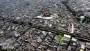 Bangunan dan gedung bertingkat menghiasi tata ruang yang minim akan ruang terbuka hijau (RTH) di Jakarta, Kamis (22/10/2015). Untuk menambah RTH diperlukan anggaran pembebasan lahan tahun ini mencapai Rp 2,234 triliun. (Liputan6.com/Fery Pradolo)