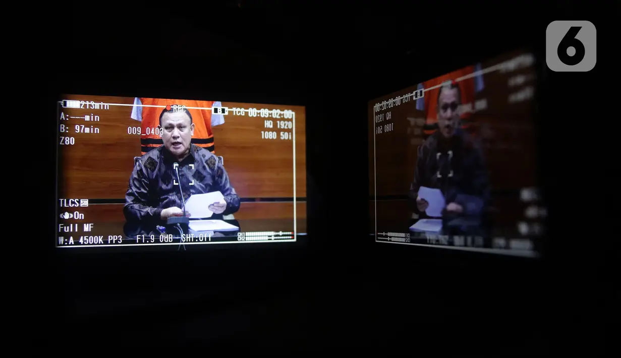 Ketua Komisi Pemberantasan Korupsi (KPK), Firli Bahuri menyampaikan rilis penetapan penahanan Frank Wijaya di Gedung KPK Jakarta, Kamis (27/10/2022). Frank Wijaya, tersangka berupa suap di pengurusan hak guna usaha di lingkungan kantor wilayah badan pertanahan nasional (Kanwil BPN) Riau akan menjalani masa penahanan selama 20 hari. (Liputan6.com/Helmi Fithriansyah)