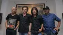 Berdasarkan Ian Antono, ketiga lagu baru yang akan dimasukkan dalam album ketujuhnya itu masih tema sosial. Nuansa musik berbeda dari lagu God Bless sebelumnya. (Andy Masela/Bintang.com)