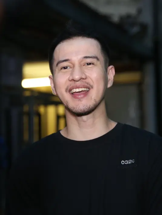 Herjunot Ali mengaku telah menciptakan 24 lagu. Meski demikian, ia tak menaruh ekspektasi tinggi dalam karier bermusik. Ia hanya ingin fokus menjalaninya. (Nurwahyunan/Bintang.com)