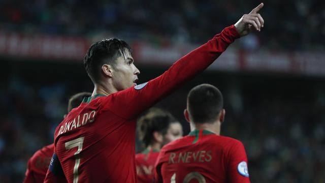 Ronaldo 3 Gol, Portugal Sikat Lithuania Setengah Lusin Gol