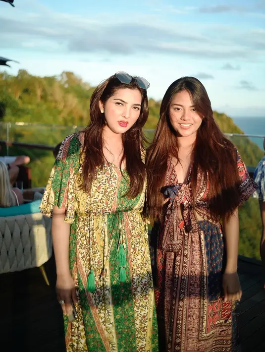 Pada beberapa kesempatan, Aurel dan Ashanty terlihat sangat kompak. Bahkan penampilan ibu dan anak ini seperti kakak dan adik. (Foto: instagram.com/aurelie.hermansyah)