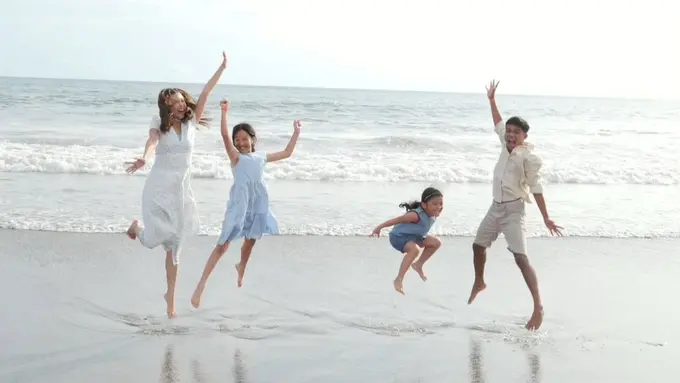 Momen liburan Sarwendah bersama anak-anak dan keluarga besarnya di Bali (Instagram/@sarwendah29)