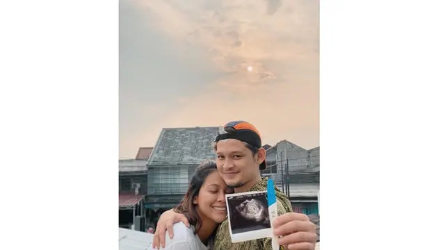 6 Momen Bahagia Bunga Jelitha dan Syamsir Alam Umumkan Hamil Anak Pertama