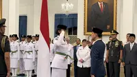 Gibran Kukuhkan 76 Paskibraka yang Bertugas saat Upacara HUT RI di Istana
