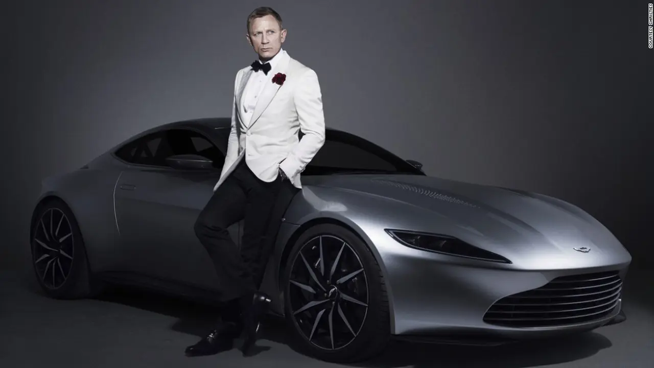Lelang barang-barang James Bond-03