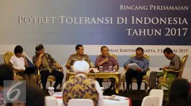 Ketua Besar NU, K.H Imam Aziz memaparkan pendapatnya saat menjadi pembicara Bincang Perdamaian di Balai Kartini, Jakarta, Kamis (5/1). Bincang Perdamaian tersebut membahas "Potret Toleransi Di Indonesia Tahun 2017". (Liputan6.com/JohanTallo)