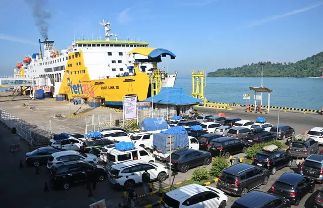 Kapal Penyeberangan dan Pesawat