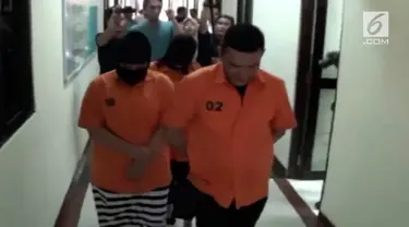 Pada saat penggerebekan, Polisi berhasil mengamankan pemilik massage serta dua orang pekerjanya.