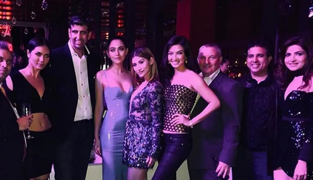 “Malam yang begitu menyenangkan berada di Shanghai untuk Victoria’s Secret Fashion Show!” tulis Raline Shah. (Instagram/ralineshah)