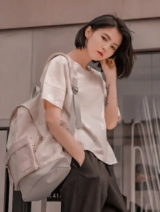 "Pandangan saya terhadap dunia tidak banyak berubah, dibandingkan dengan saya saat itu," ucapnya. Sekarang kalau saya memikirkannya, saat-saat itu melengkapi siapa saya hari ini," kata Han So Hee. (Foto: Naver/channel-korea/koreaboo/jje)