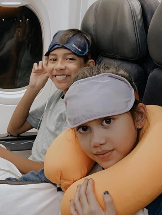 FOTO: Kebersamaan Jason-Sarah, Si Ganteng dan Cantik Anak Nana Mirdad