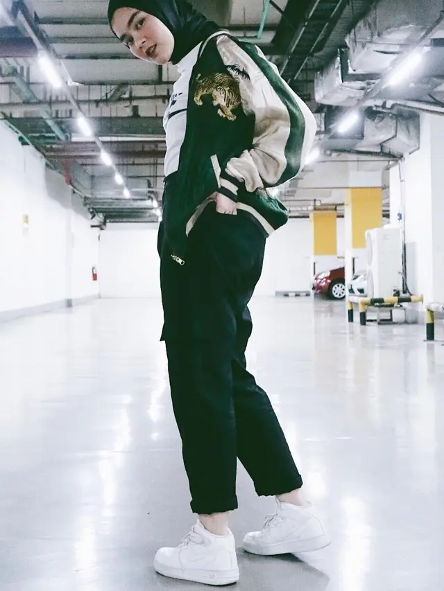 [Bintang] Tampil Pakai Hijab, 5 Gaya Sporty Sivia Azizah Makin Kekinian