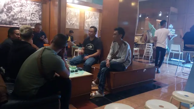 Suasana santai dan hangat di Kafe Kopi 4458 Aa Mapan Garut, Jawa Barat