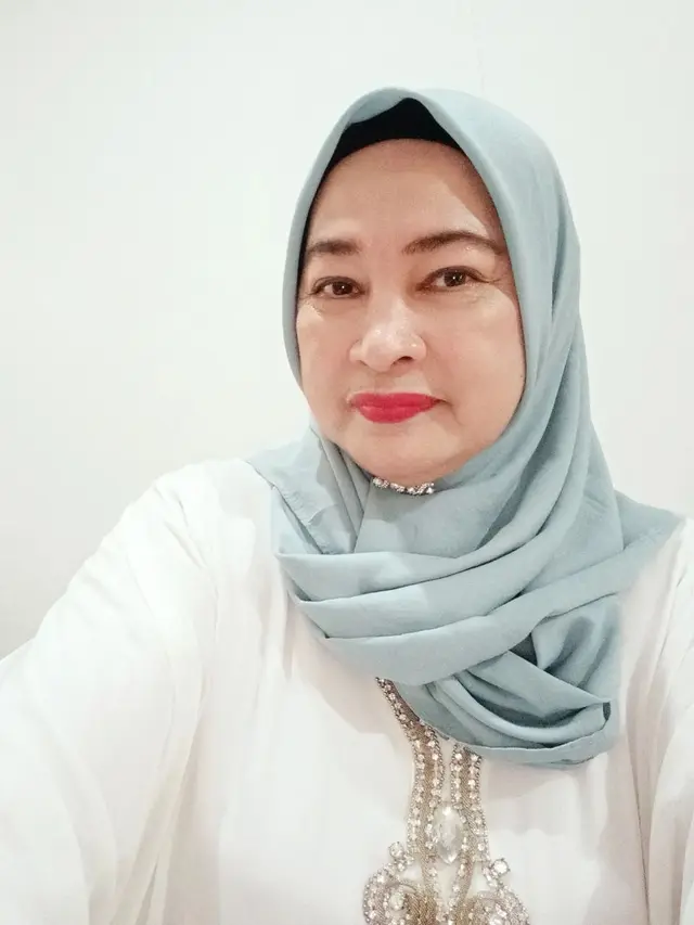Potret cantik dan awet muda ibunda Jeje (Instagram/ faridabudyarti50)