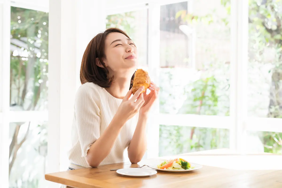 ilustrasi makan karena lapar