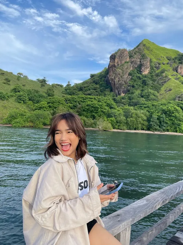 6 Potret Fuji di Labuan Bajo, Kerja Sekaligus Liburan