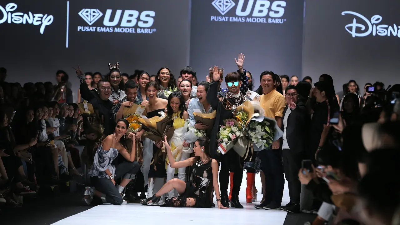 Street Style dan Nostalgia Bersama Perhiasan Mickey Mouse di JFW 2019