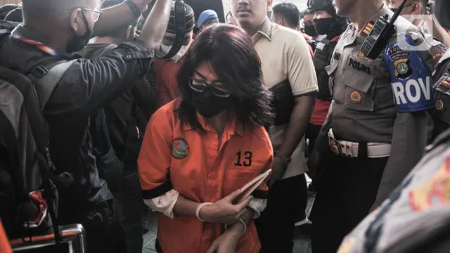 Teddy Minahasa Dkk Tiba di Kejari Jakarta Barat
