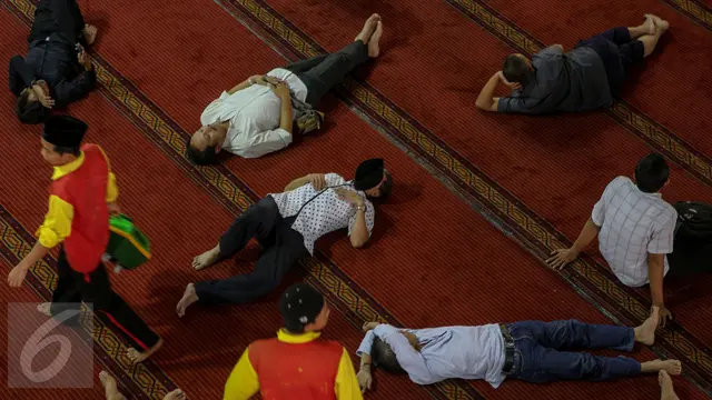Melepas Lelah di Masjid Istiqlal Sambil Menunggu Berbuka Puasa