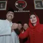 Pasangan Calon Gubernur Jatim Saifullah Yusuf (Gus Ipul) dan Calon Wakil Gubernur Puti Guntur Soekarno. (Liputan6.com/Dian Kurniawan)