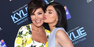 Kris Jenner tepis rumor soal Tyga adalah ayah kandung Stormi. Kabar itu hadi karea ia baru saja putus dari Kylie Jenner bulan April 2017. (Vivien Killilea/Getty Images/USMagazine)