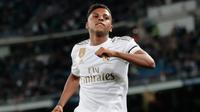 Striker Real Madrid Rodrygo berselebrasi setelah berhasil mencetak gol ke gawang Leganes pada pekan ke-11 La Liga 2019-2020 di Santiago Bernabeu,, Rabu (30/10/2019). Real Madrid tanpa ampun menghajar tamunya Leganes, 5-0. (AP/Bernat Armangue)