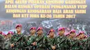 Personel TNI bersiaga saat apel Komando Gabungan Operasi Pengamanan VVIP dan KTT IORA 2017 di Mabes TNI Jakarta, Selasa (28/2). 12.000 personel gabungan disiagakan dalam operasi tersebut. (Liputan6.com/Helmi Fithriansyah)