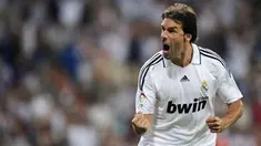 Real Madrid's Van Nistelrooy celebrates his goal during their Spanish Super Cup football match at Santiago BernabŽu Stadium in Madrid, on August 24, 2008. AFP PHOTO/Dani POZO