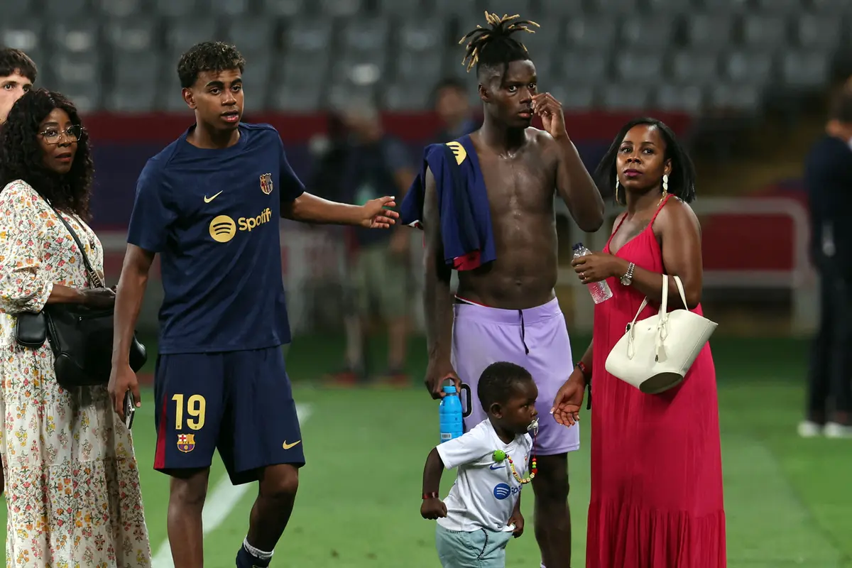 Foto: Lamine Yamal Rayakan Kemenangan Bareng Keluarga setelah Cetak Gol Cantik untuk Barcelona di Liga Spanyol
