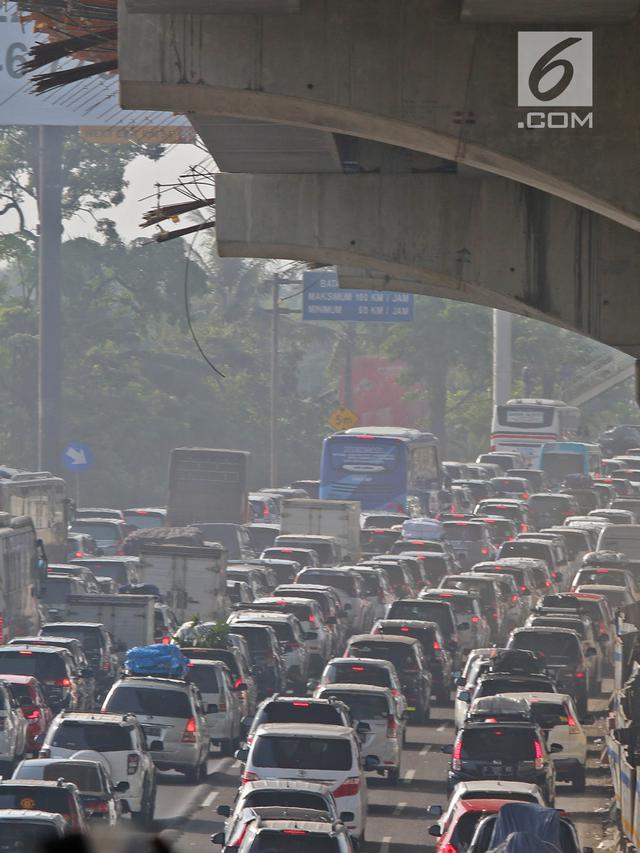 Contraflow Dibuka, Tol Jakarta-Cikampek Tetap Macet