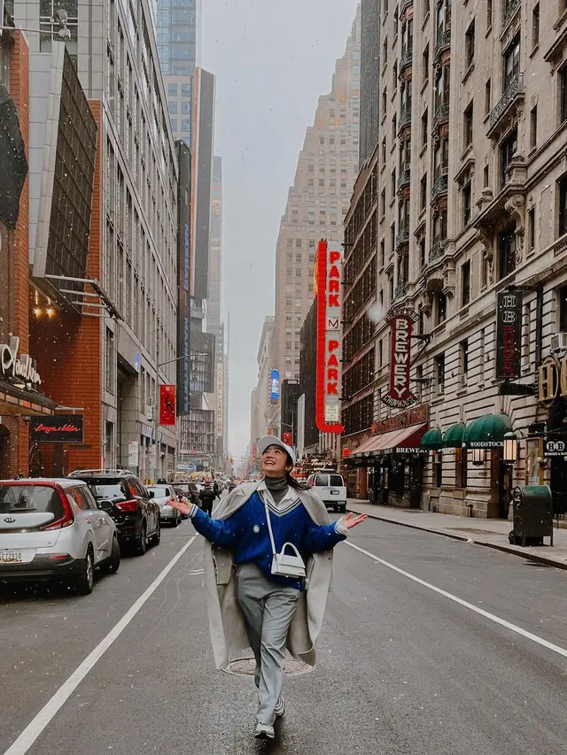 6 Gaya Penampilan Febby Rastanty di New York, Curi Perhatian