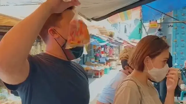 6 Momen Billy Syahputra dan Amanda Manopo Belanja di Pasar, Romantis Naik Motor
