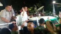 Jokowi-Ma'ruf Amin Tiba di KPU Naik Mobil Hias. (Liputan6.com/Hanz)