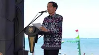 Presiden Joko Widodo saat berpidato pada Hari Pers Nasional 2016 di Kawasan Ekonomi Khusus Mandalika, Kabupaten Lombok Tengah, Nusa Tenggara Barat (NTB), Selasa (9/2). (Setpres/Agus Suparto)