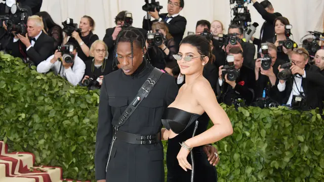 [Bintang] Travis Scott - Kylie Jenner