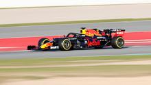 Pembalap Aston Martin Red Bull Racing Max Verstappen saat tes pramusim Formula 1 (F1) hari pertama di Circuit de Catalunya, Montmelo, Spanyol, Rabu (19/2/2020). Max Verstappen menempati peringkat keempat dengan waktu 1 menit 17,516 detik. (AP Photo/Joan Monfort)