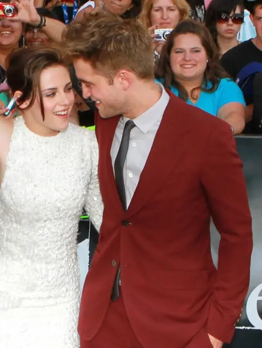 Atau setidaknya hubungan Robert Pattinson dan Kristen Stewart tak lagi tegang usai 5 tahun berpisah. (PACIFICCOASTNEWS)