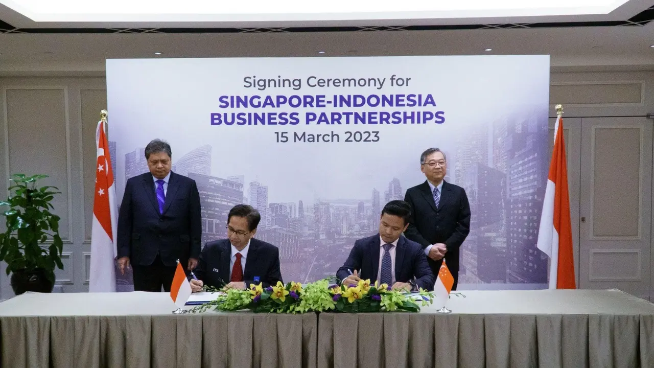 Penandatanganan MoU Kinobi dan Institut Teknologi Sepuluh Nopember (ITS) disaksikan Menteri Koordinator Bidang Perekonomian Indonesia, Airlangga Hartarto dan Menteri Negara Perdagangan dan Industri Singapura, Gan Kim Yong.