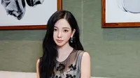 Dua Look Karina aespa: Korean Bangs vs Rambut Terurai Tanpa Poni