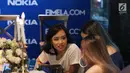 Beberapa selebgram berbincang saat acara #Nokiatributetomom yang diselenggarakan Fimela.com dan Nokia di Kota Kasablanka, Jakarta, Minggu (27/5). Pihak Nokia memperkenalkan produk terbarunya. (Liputan6.com/Helmi Fithriansyah)