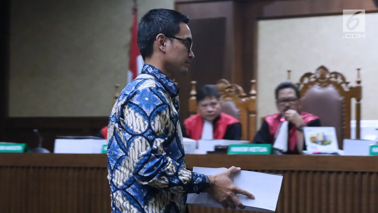 Zumi Zola Dituntut Delapan Tahun Penjara