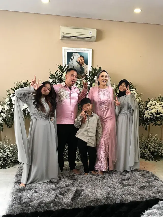Segera Menikah, Ini 6 Momen Pengajian Vicky Prasetyo dan Kalina Ocktaranny