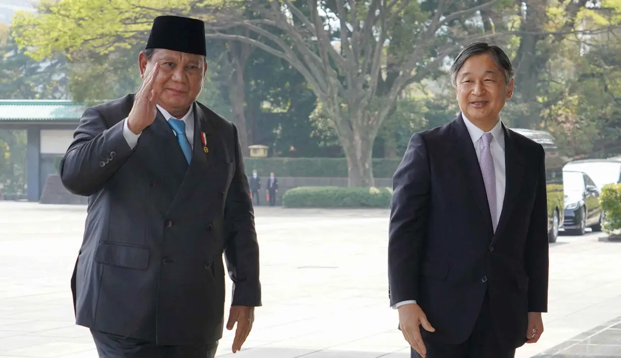 Presiden Republik Indonesia Prabowo Subianto (kiri) disambut oleh Kaisar Jepang Naruhito di Istana Kekaisaran, Tokyo, pada Senin 30 Maret 2026. Hari ini, Senin (30/3/2026), Presiden Prabowo Subianto menemui Kaisar Naruhito di Istana Kekaisaran, Tokyo. (Kazuhiro NOGI/AFP)