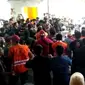 Rombongan mahasiswa menuju Munas ke 32 HMI di Pontianak Kalimantan Barat, sempat terekam video saat terlibat keributan dengan pihak pelabuhan Murhum Kota Baubau.